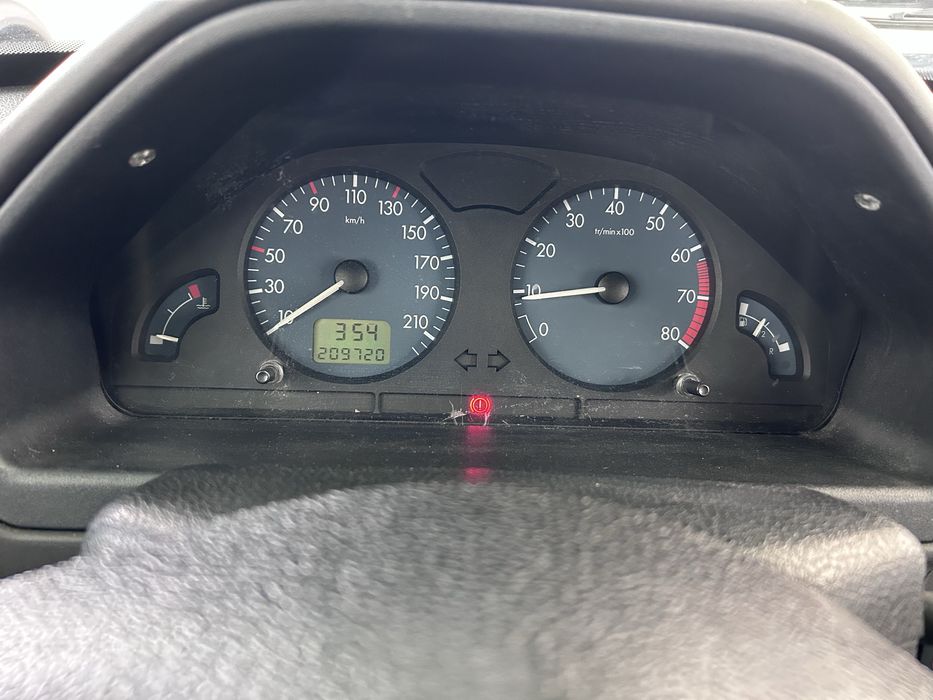 Peugeot 106 1.1 Gasolina 5 portas cinzento