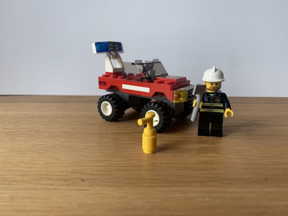 Wóz dowódcy straży Lego City, 7241