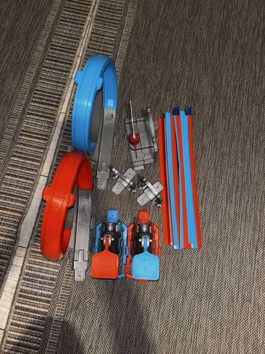 Портативний трек Hot Wheels Подвійна петля