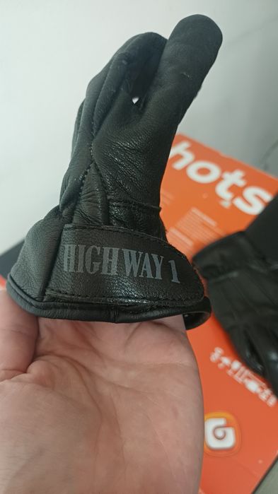 Luvas pretas em pele para mota