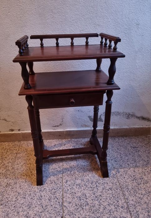 Comoda Antiga em bom estado