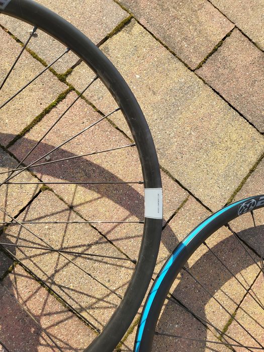 Reverse BlackOne 2 szt , piasty jak nowe