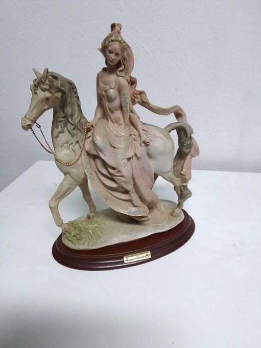 Conjunto de adereços em porcelana