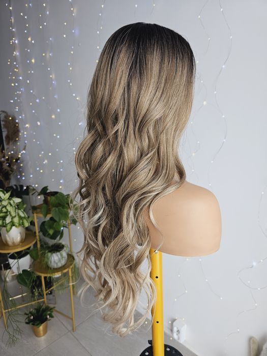 Długa peruka fale loki blond sombre naturalna fryzura Sylwia