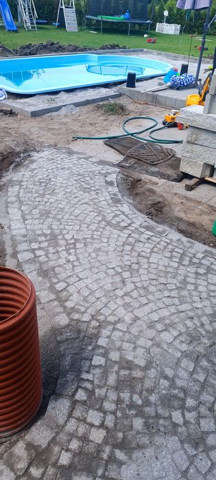 Układanie kostki granitowej