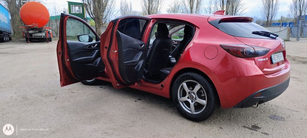 Mazda 3 2014 года 2.0 очень хорошее состояние.