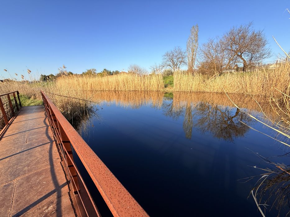 Продам участок у реки в элитном раене !!! ( С )