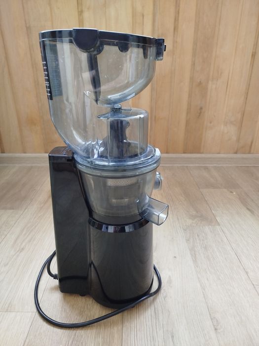 Соковыжималка шнековая б/у.