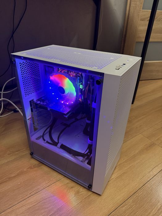 Nowy komputer zestaw monitor+klawiatura+mysz bialy