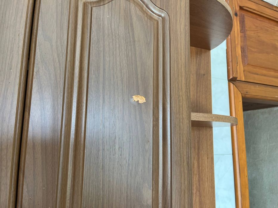 Кухонні меблі навесні шафи