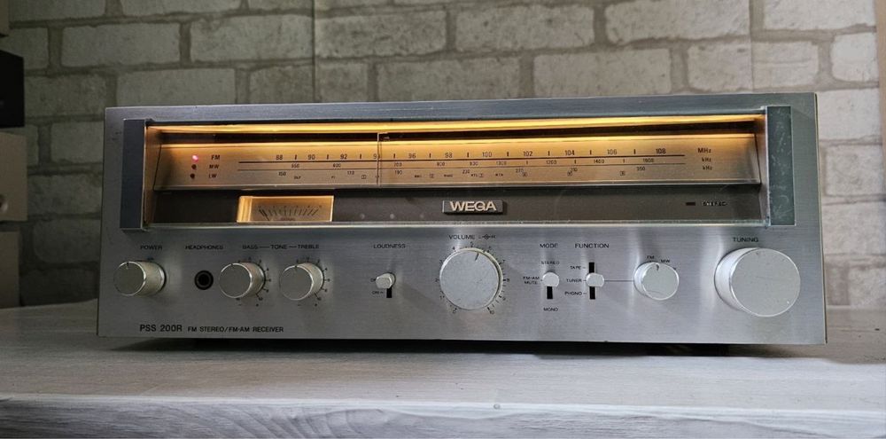 FM/AM  Стерео ресивер WEGA PSS-200R +1, 2×40 Вт б/у з Німеччини
