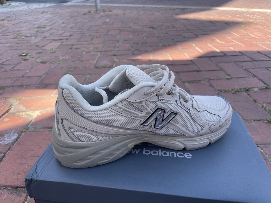 New Balance 740
