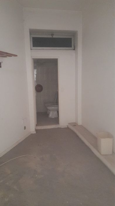 Arrenda-se espaço comercial c/ 440 m2, Cova da Piedade