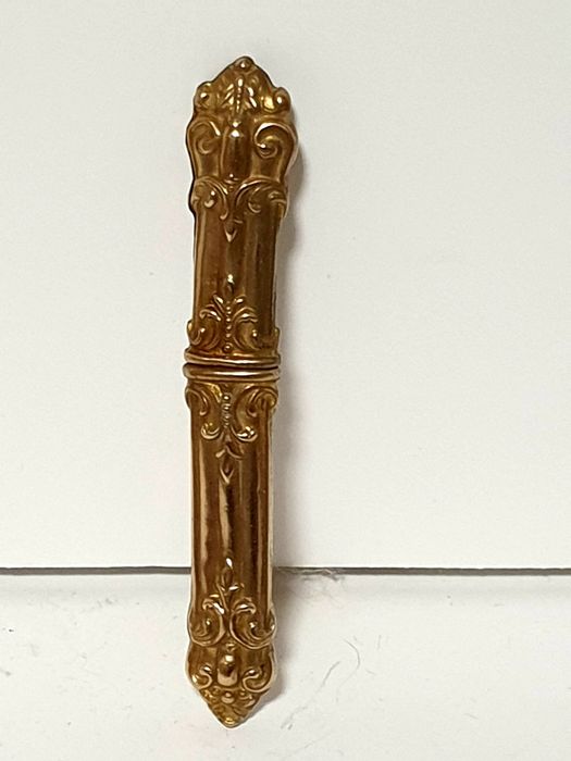 Raro antigo agulheiro do Sec. XIX com banho em ouro