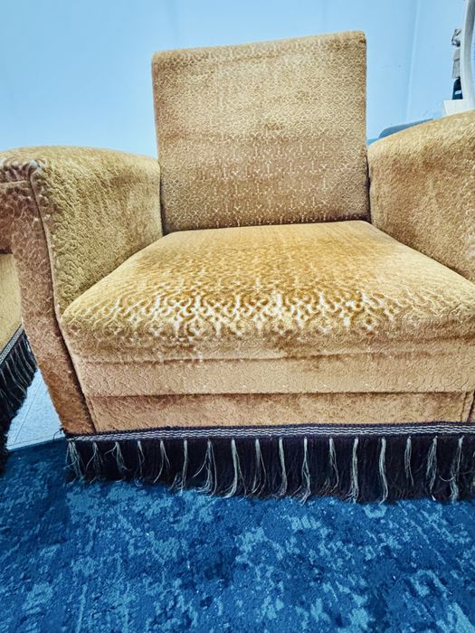 Duas poltronas em bom estado