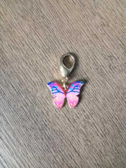 Brelok, zawieszka. Różowy motyl