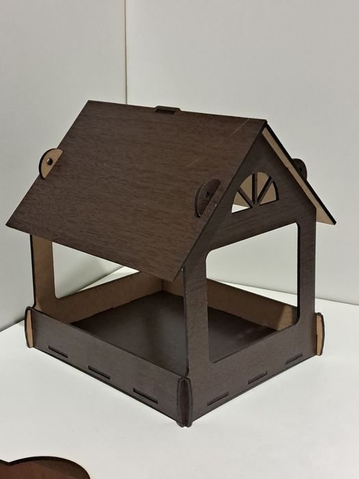 Годівничка для птахів. Кормушка. Будиночок  для пернатих