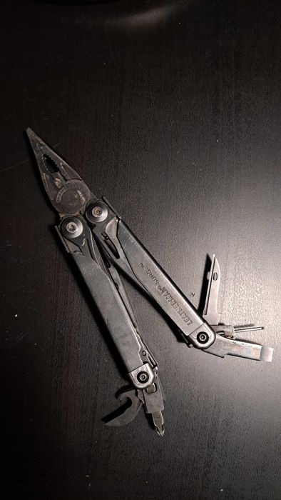 multitool Leatherman Surge black