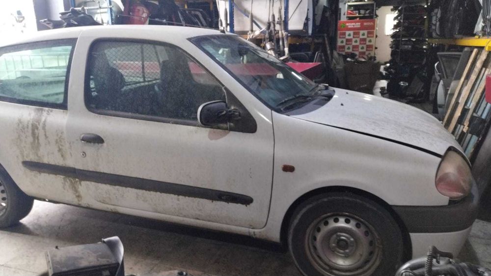 Renault Clio 1.5 DCI 2001 | Para Peças |