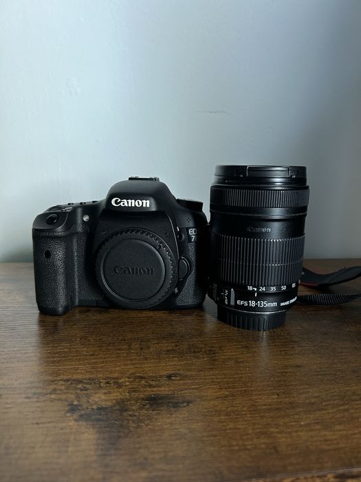Canon 7D + objetiva 18-135mm (Pouco Usada)