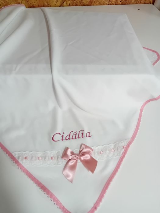 Fralda com o nome do bebé bordado