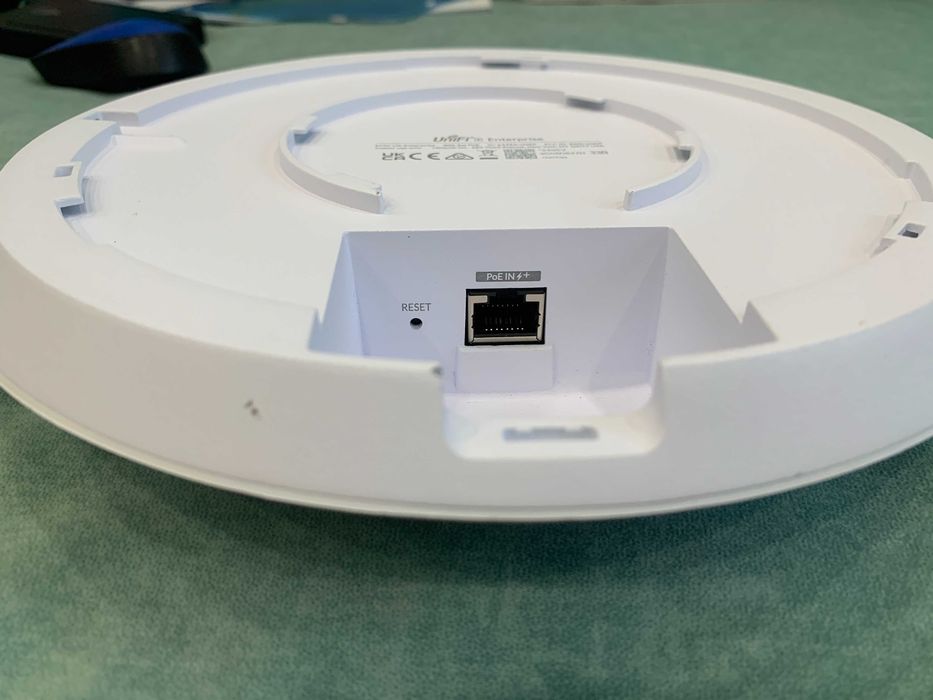 Точка доступу Ubiquiti UniFi U6-ENTERPRISE Wi-Fi 6, 6 ГГц, 4800Mbps