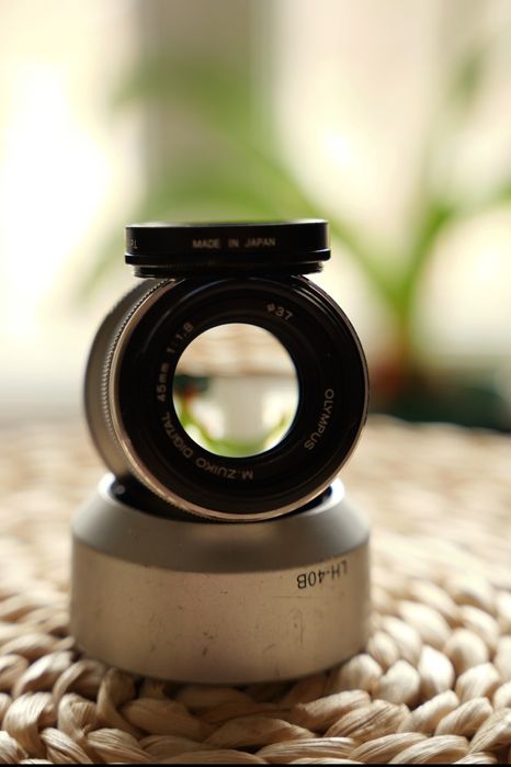 Olympus 45mm F1.8 silver