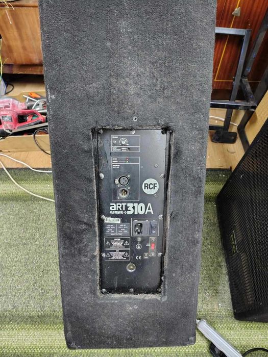 Активна колонка зівстроєним  підсилювачем RCF