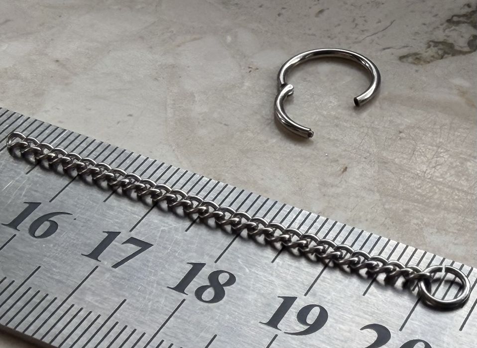 Unisex kolczyk 10 mm piercing 16 G kółko segment Tytan