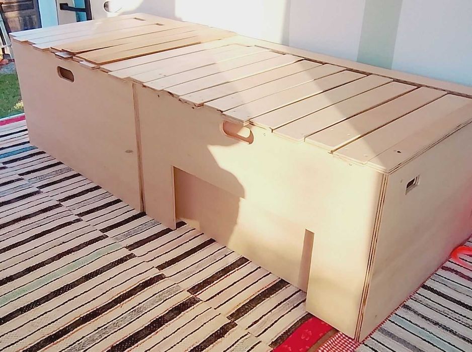 Móvel cama campervan e frigorífico