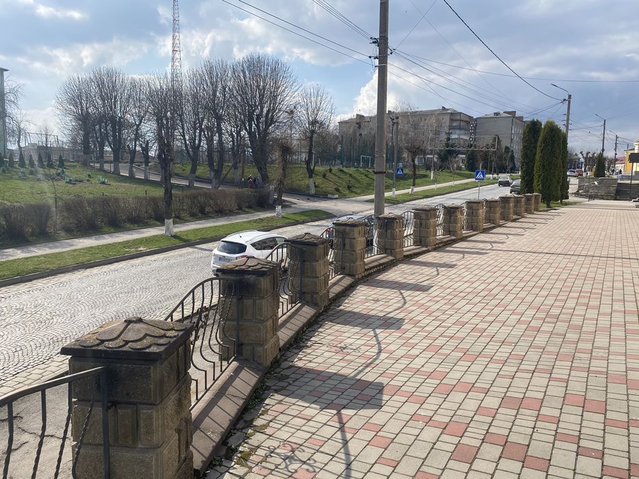 Продається бізнес в центрі міста Зборів
