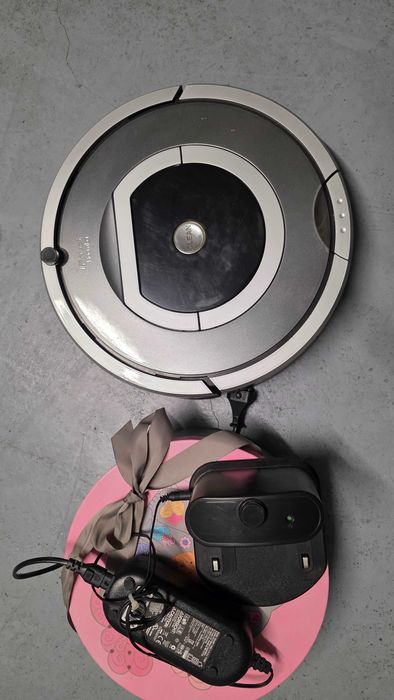 Aspirador iRobot Romba 780 – Usado, ótimo estado + vários acessórios