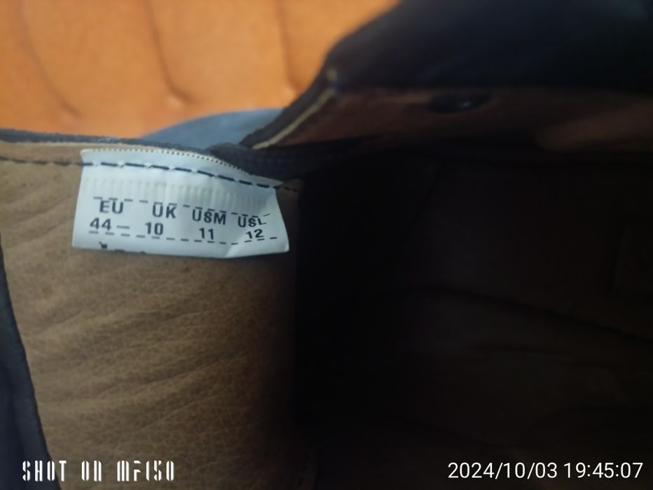 Кросівки розмір 44