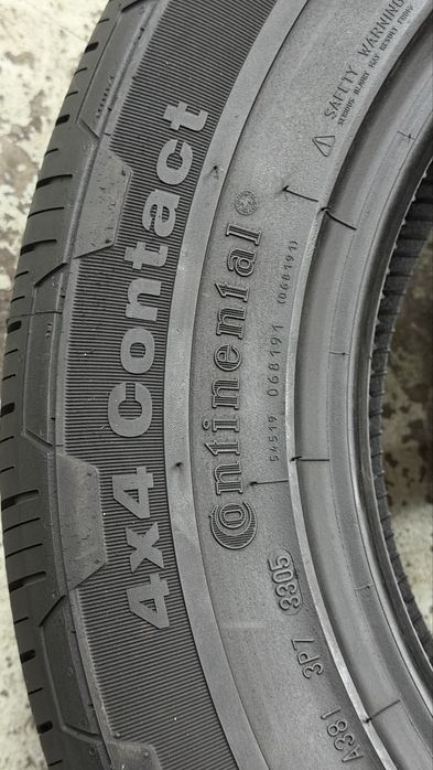 Pneus 235/65r17 Continental 4x4 Contact com 100% de piso