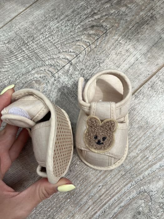 Продам нове взуття на малечу