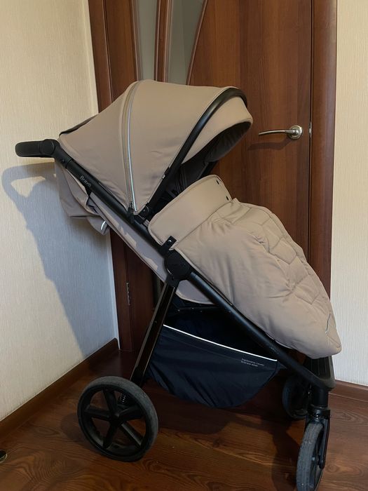 Прогулянкова коляска