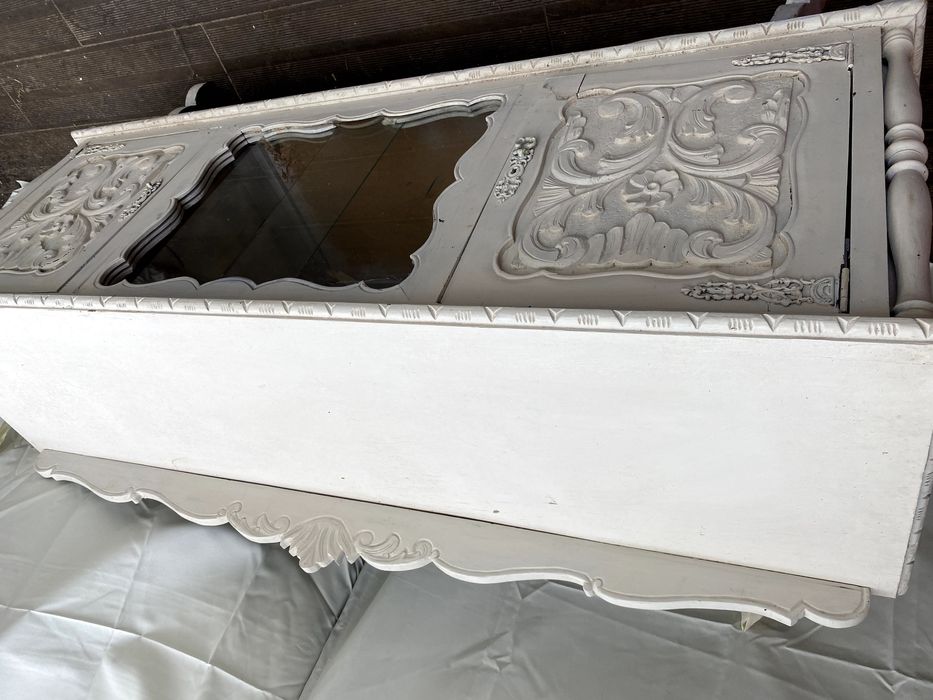 Móvel aparador madeira com 2 portas e vitrine em vidro