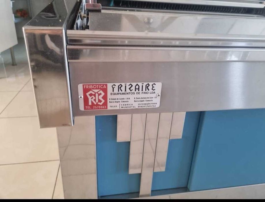 Balcão refrigerado com máquina de imperial