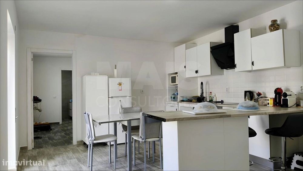 MORADIA T3 Remodelada, Mobilada c/ Suite Master, Terraço, Garagem, ...