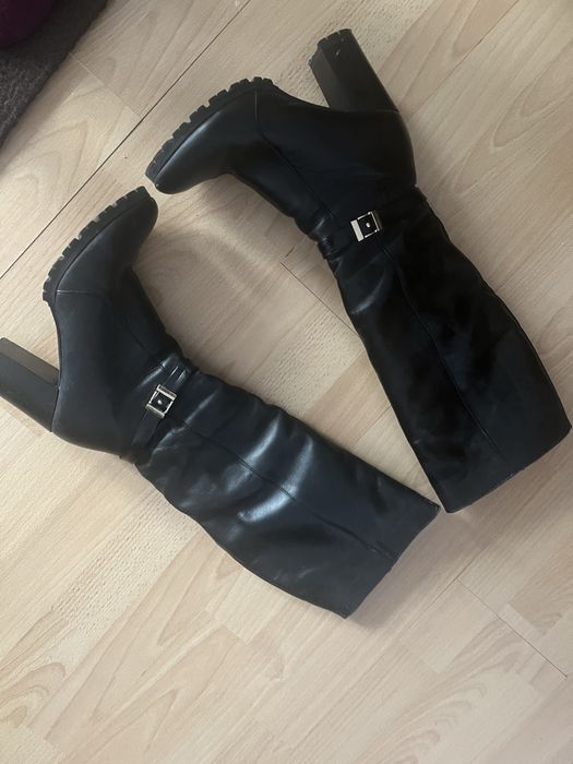 Шкіряні сапожки на каблуку