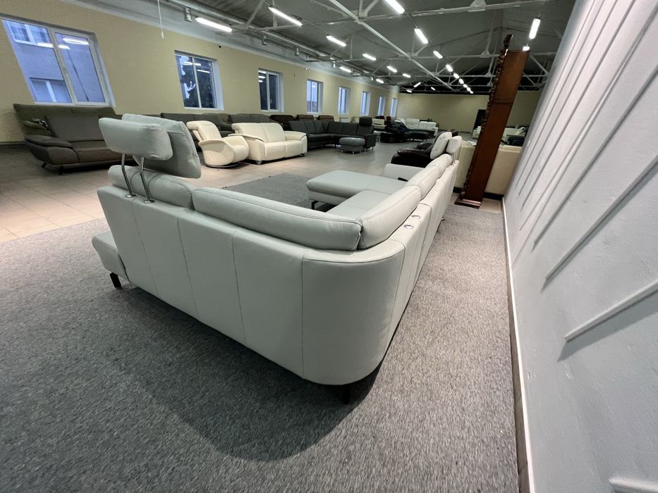 Виставковий новий шкіряний розкладний диван реклайнер