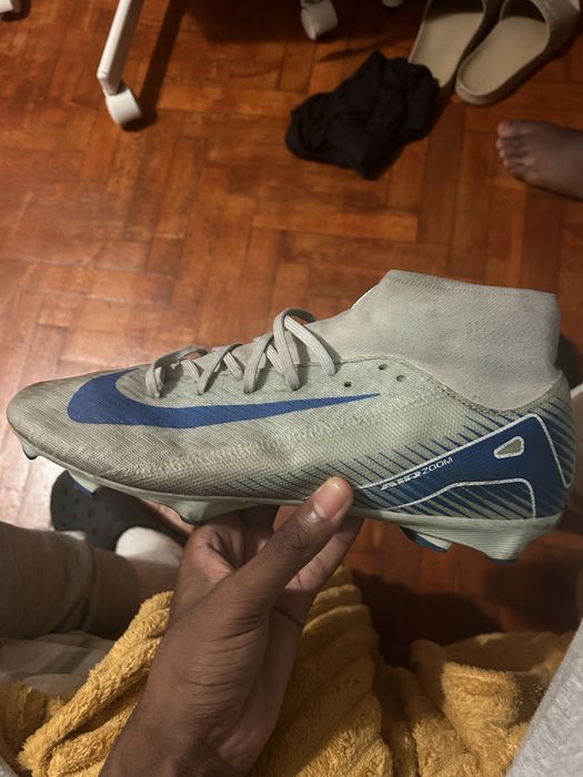 Chuteira mercurial azul