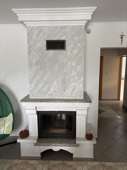 Kominek Godin 12kw z obudową z piaskowca i granitu