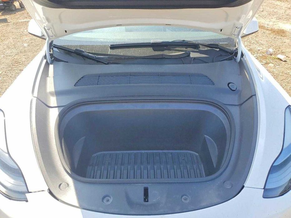 Tesla Model Y 2021 /