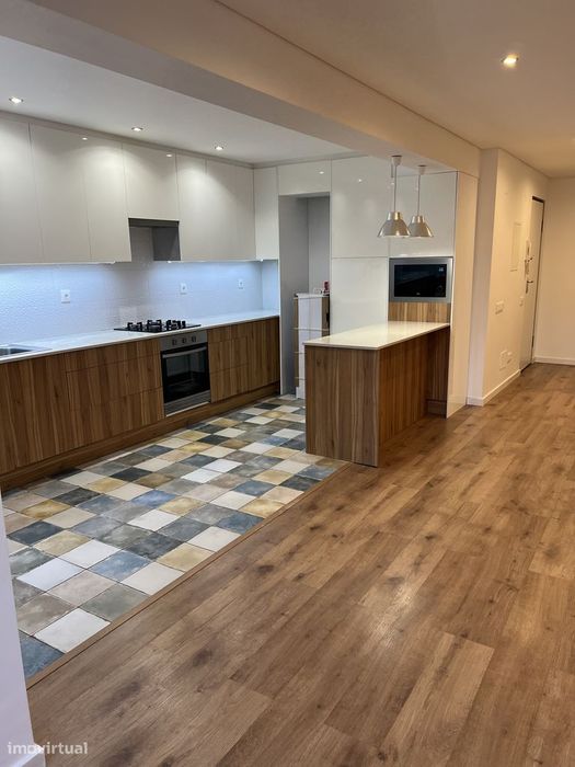 Exelente T2 Remodeladao na zona Montalvão Setubal