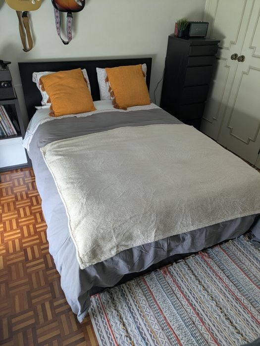 Cama IKEA Malm c/ 4 gavetões + estrado 140x200cm