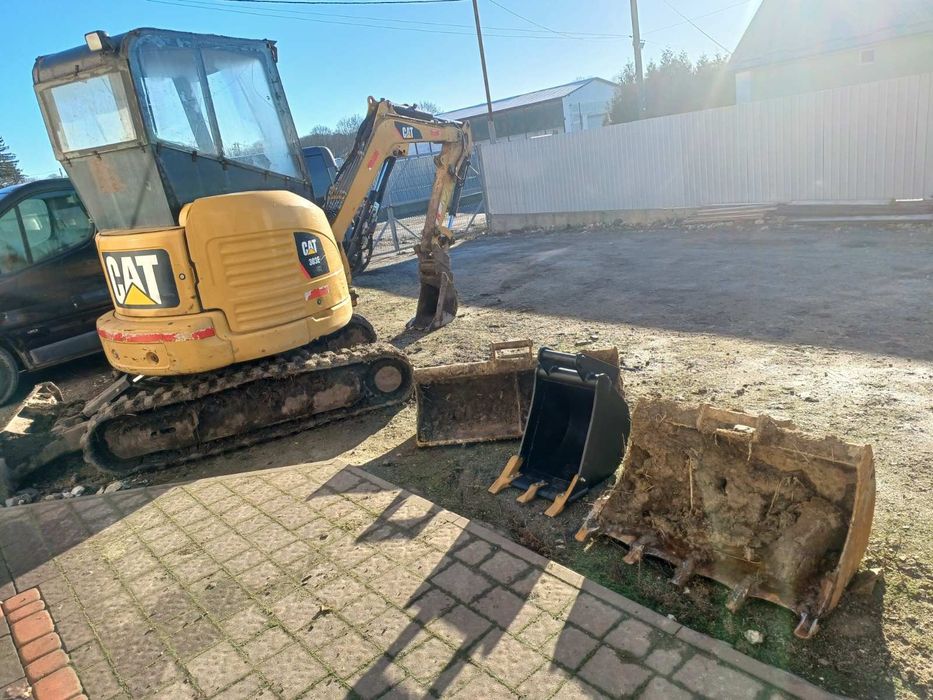 Послуги Екскаватором CAT 303E CR