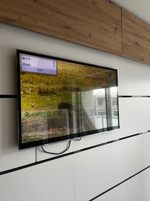 Televisão LG 47" (119cm)