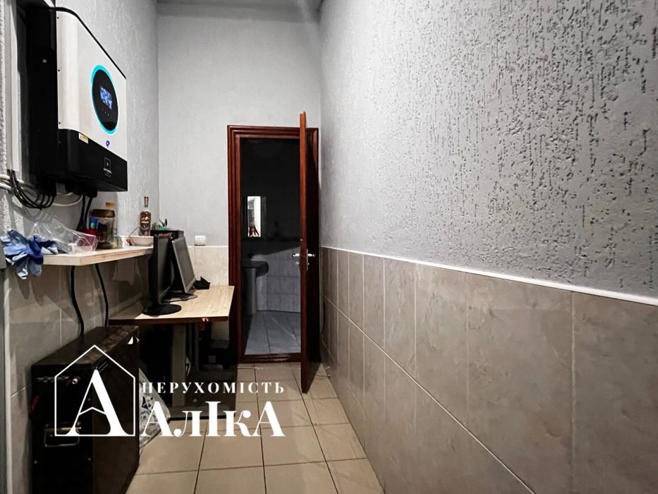 Продам фасадне приміщення