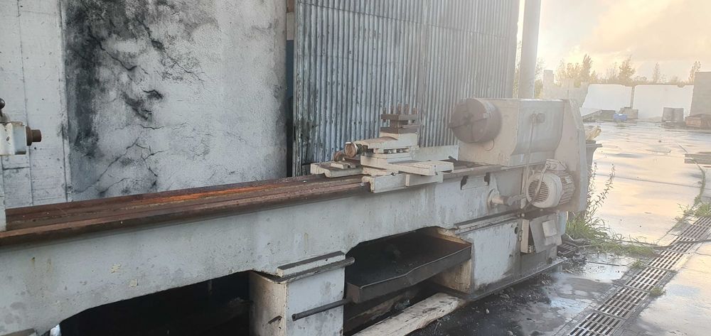 Torno mecanico de grande dimensao